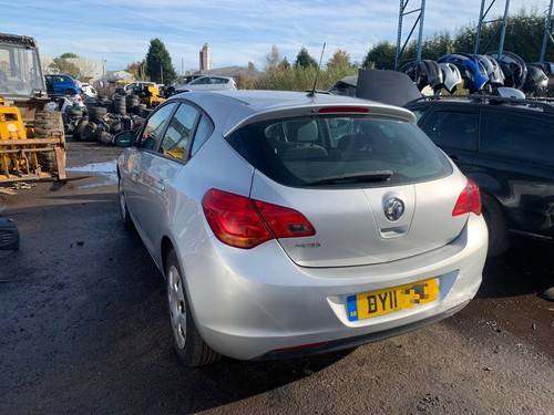 Vauxhall astra 2011 - vauxhall, j