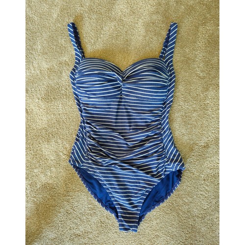 Nip tuck swim - nip, piece