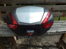 Givi V47 top box grey with alloy centre plate comes with 2 keys