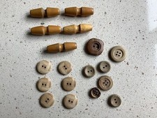 VINTAGE RETRO WOODEN TOGGLES BUTTONS JOB LOT BUNDLE ~ KNITTING SEWING CRAFTS