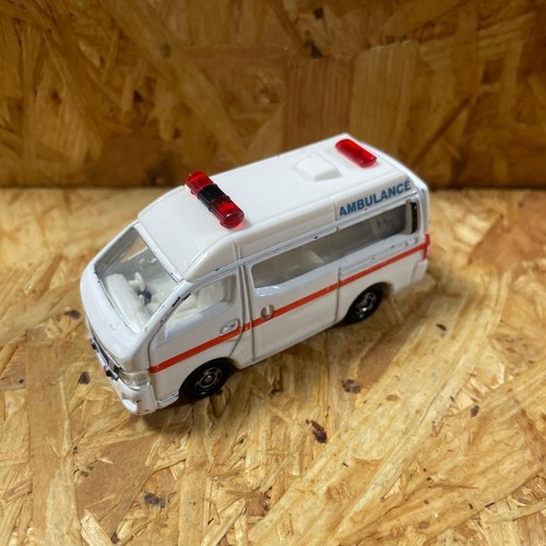 Tomica nissan nv350 caravan - tomica,