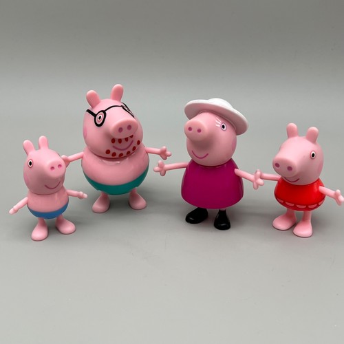 Peppa pig family swimming - peppa,