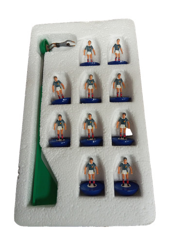 Subbuteo team figures - subbuteo,