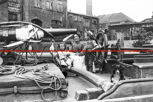 F000222 barge family a - on,