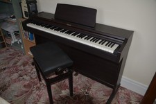 Roland electric piano RP101