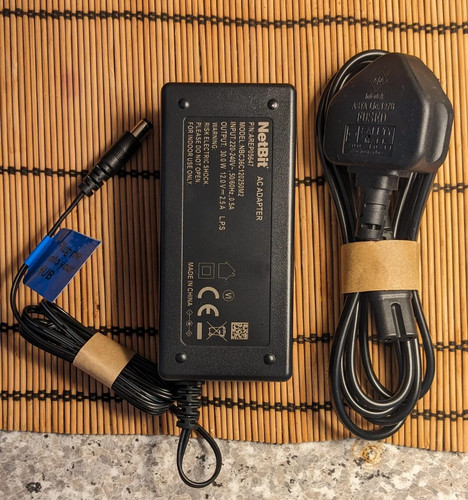 Universal 12v mains ac - 2.5a, ac-dc