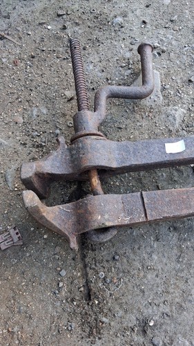 Victorian antique leg vice