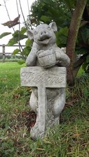 STONE GARDEN BEER DRINKING PIG WELCOME STATUE ORNAMENT