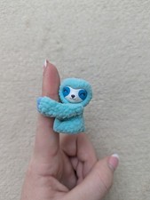 fingerlings soft blue sloth toy, great condition 