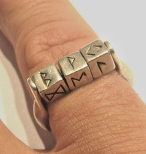STERLING SILVER  ABACUS RING WITH 3 MOVING SQUARES WITH RUNES - LUCKY ! SIZE O