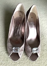 Fabulous Lunar Elegance Peep