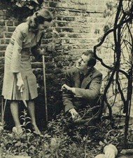 David Rawnsley Chelsea Pottery Anne Lees 1945 Candid Photo Article Q928