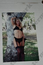 curvy blonde woman gater