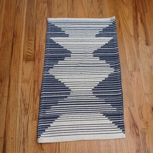 Damask woven accent rug x - accent,