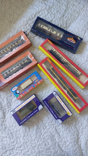 Hornby collection coaches - hornby, collection.