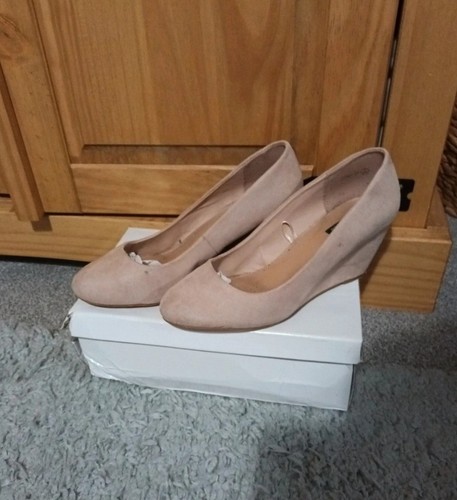 Women size wide court shoe - 8,
