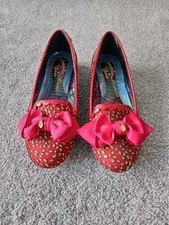 Size 8.5 UK 42 EU Irregular