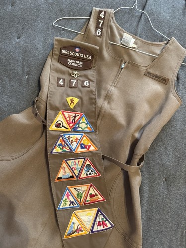 Brownie girl scouts - girl,