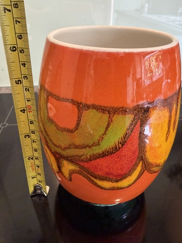 Poole pottery vase - , 83