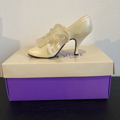 Just the right shoe raine - just, by