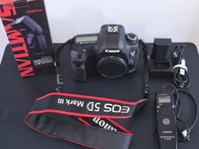 Canon EOS 5D Mark III DSLR