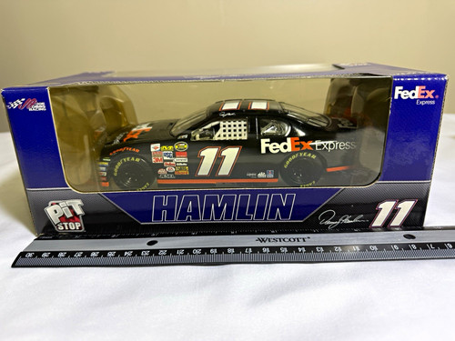 Motorsports authentics pit - authentics,