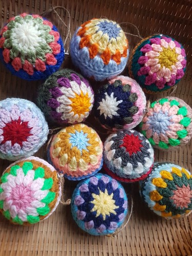 Hand crochet baubles - , (tree