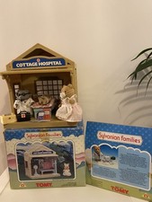 SYLVANIAN FAMILIES VINTAGE COTTAGE HOSPITAL (BOXED) WITH DOCTOR/NURSE/PATIENT£30