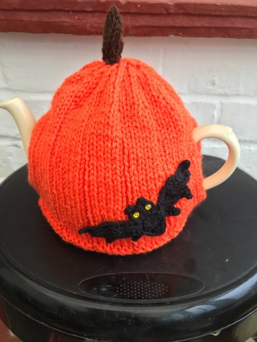 Hand knitted pumpkin bat - hand, tea