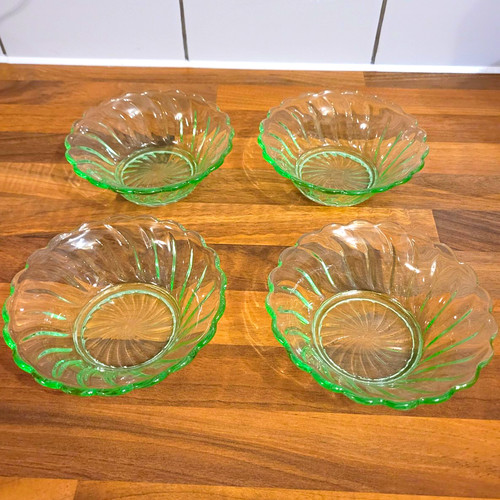 Unmarked green clear swirl - &,