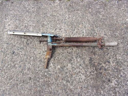 Clay pigeon trap - pigeon,