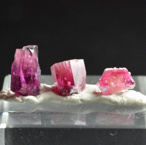 Red beryl facet rough - red,
