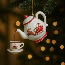 Holiday Teapot and Tea Cups