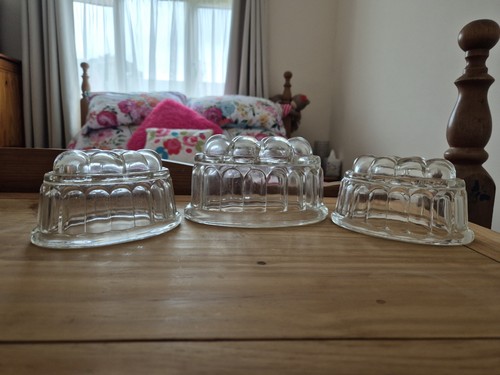Set three large - set,