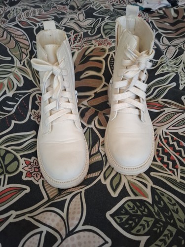 Lovely girls cream boots - boots, size