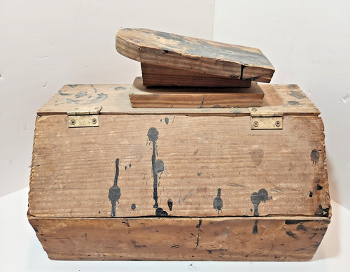 Vtg wooden shoe shine box - wooden, foot