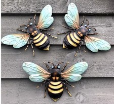 SET OF 3 Hanging Metal Bee Plaques Wall Art Garden Decor Shed Balcony L18cm