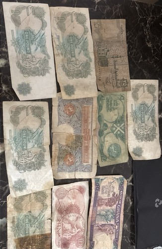 Mixed world banknotes uk - 10,