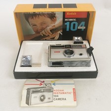 Kodak Instamatic 104 Camera with Flash Cubes (Vintage)