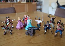Set of pirate figures for creative play - age 5/6
