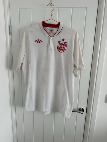 White red short - /,