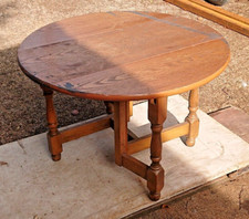 SMALL VINTAGE PINE DROP LEAF GATE LEG TABLE - GREAT FOR UPCYLING