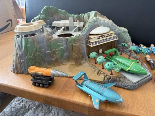 Thunderbirds tracey island - thunderbirds,