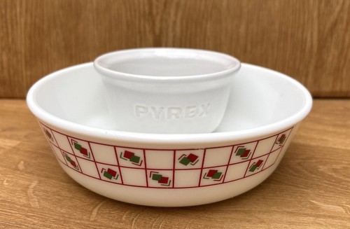 Vintage pyrex bowls - 2, &