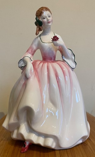Royal doulton figurine 3303 - doulton, hn