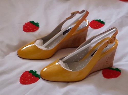 Lulu guinness yellow - guinness, patent