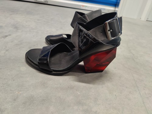 United nude black red diamond - united,