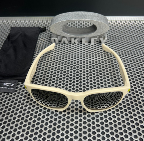 Oakley garage rock - |, matte
