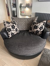 ?️ Round Black Spin Sofa – Comfortable & Stylish.
