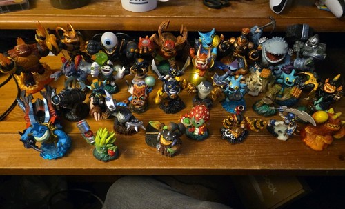 Skylanders figure lot bundle - skylanders,